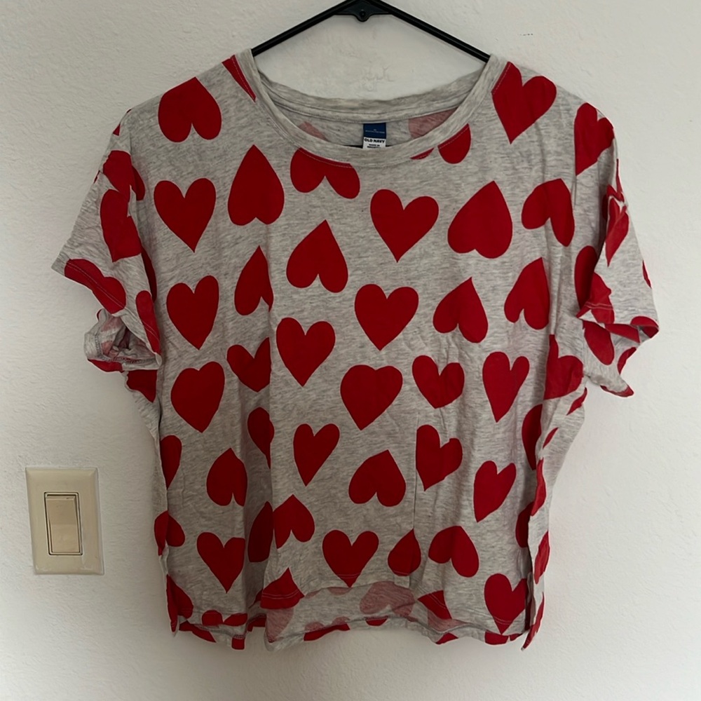 Size medium old navy heart tshirt